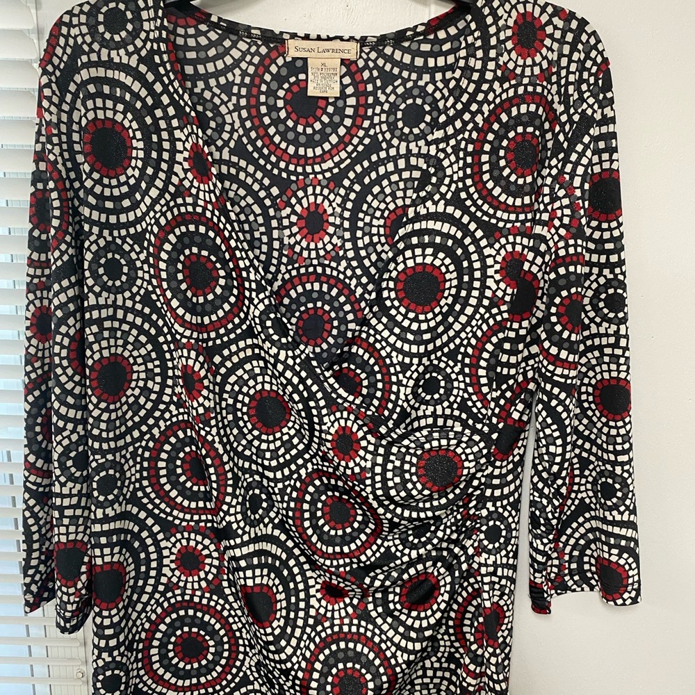 Susan Lawrence Black and Red Geometric Top